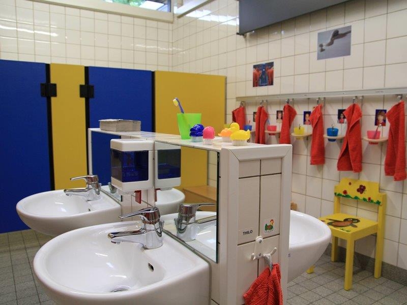Hygieneerziehung und Zahngesundheit stehen im Waschraum im Mittelpunkt.