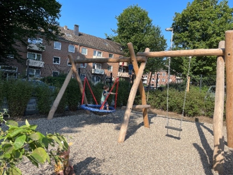 Unsere Nestschaukel und Einzelschaukel im Garten