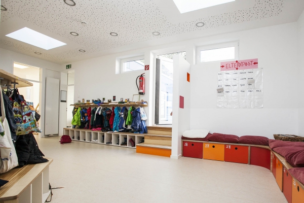 Unsere Garderobe  mit Ausgang zur Dachterrasse