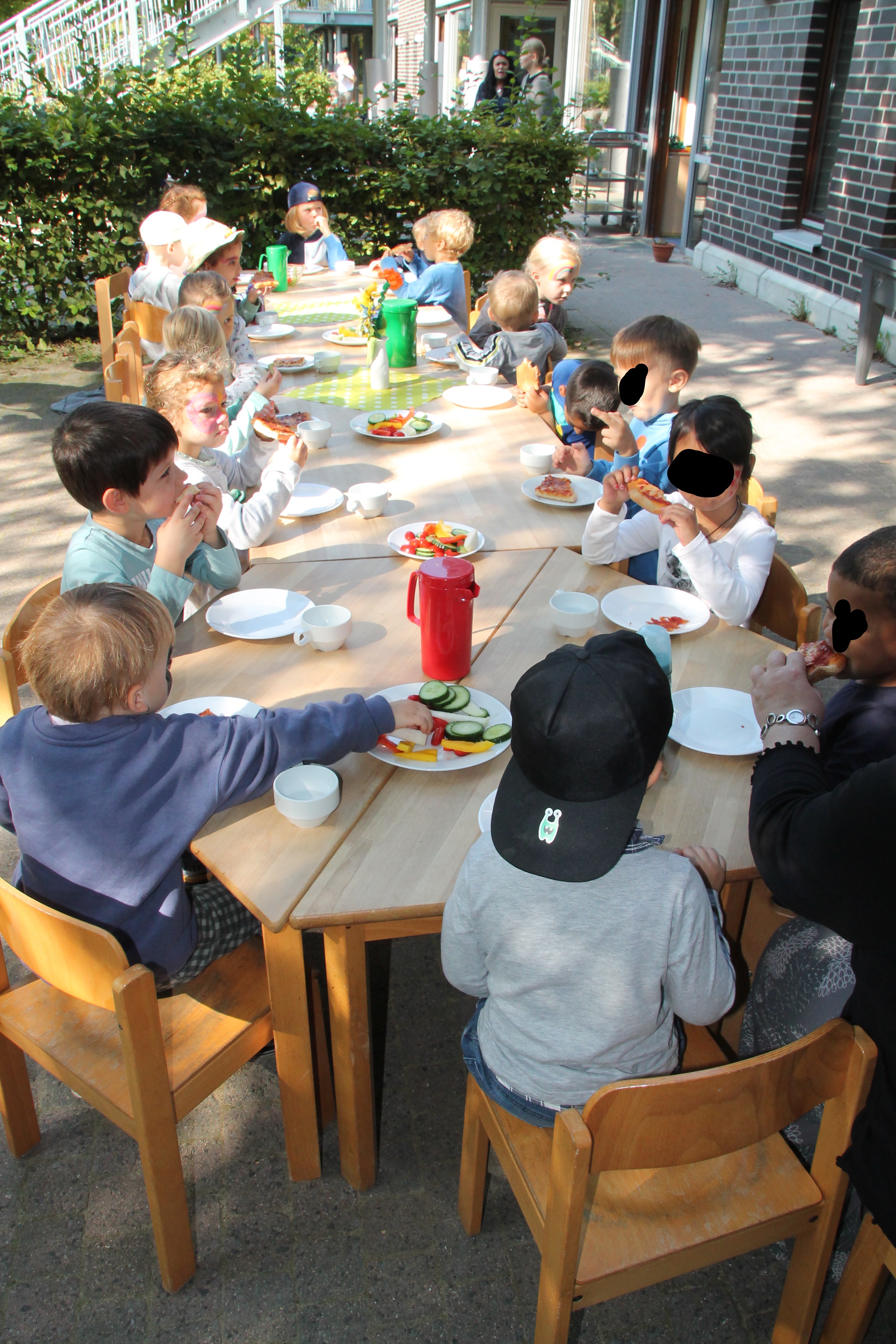 „Gemeinsames Essen ist nicht nur eine Mahlzeit, sondern ein Moment des Zusammenseins, des Teilens und des Lernens. Es stärkt die Bindung und fördert das Miteinander.“