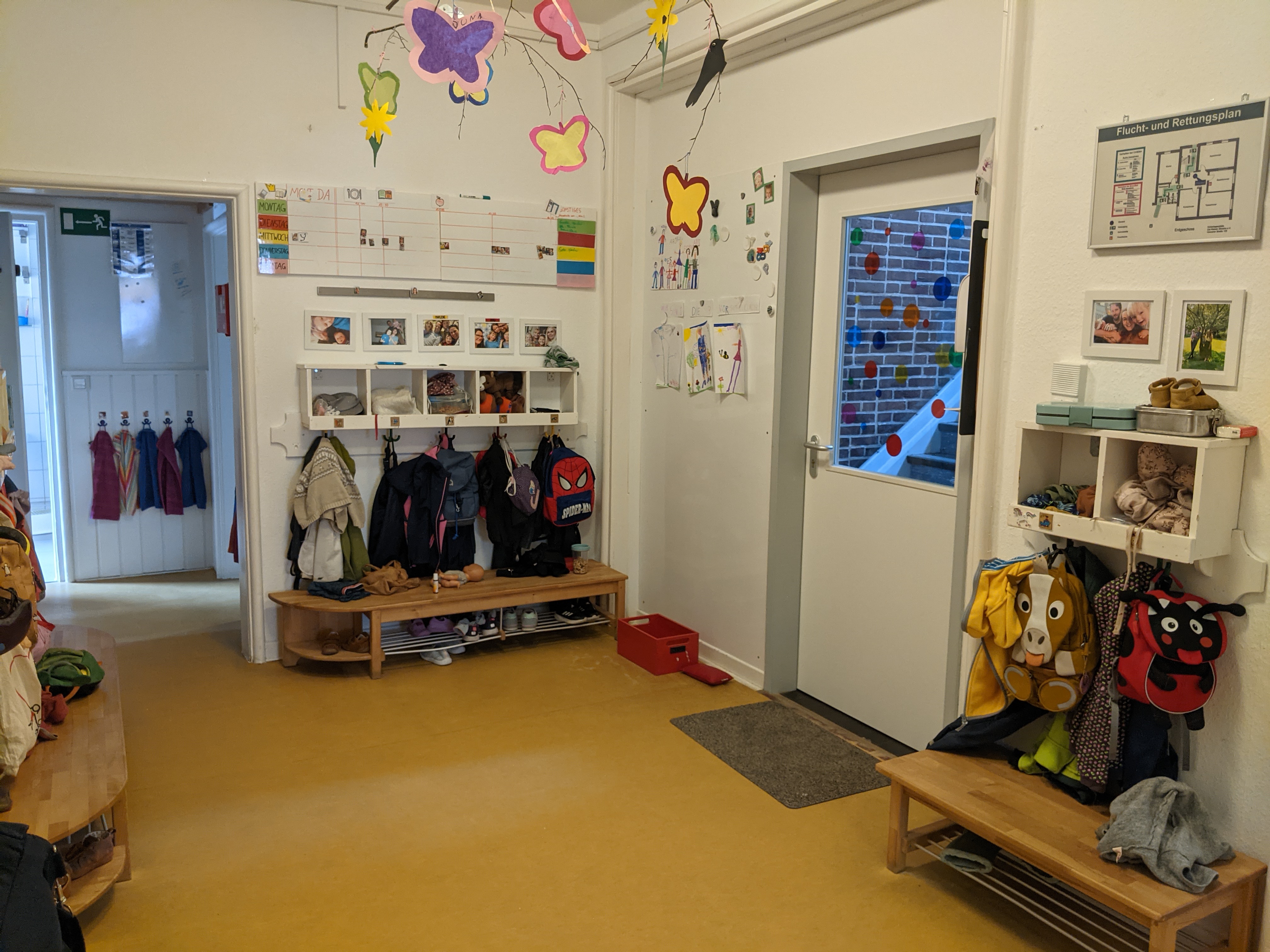 Hier hat jedes Kind sein persönliches Garderobenfach